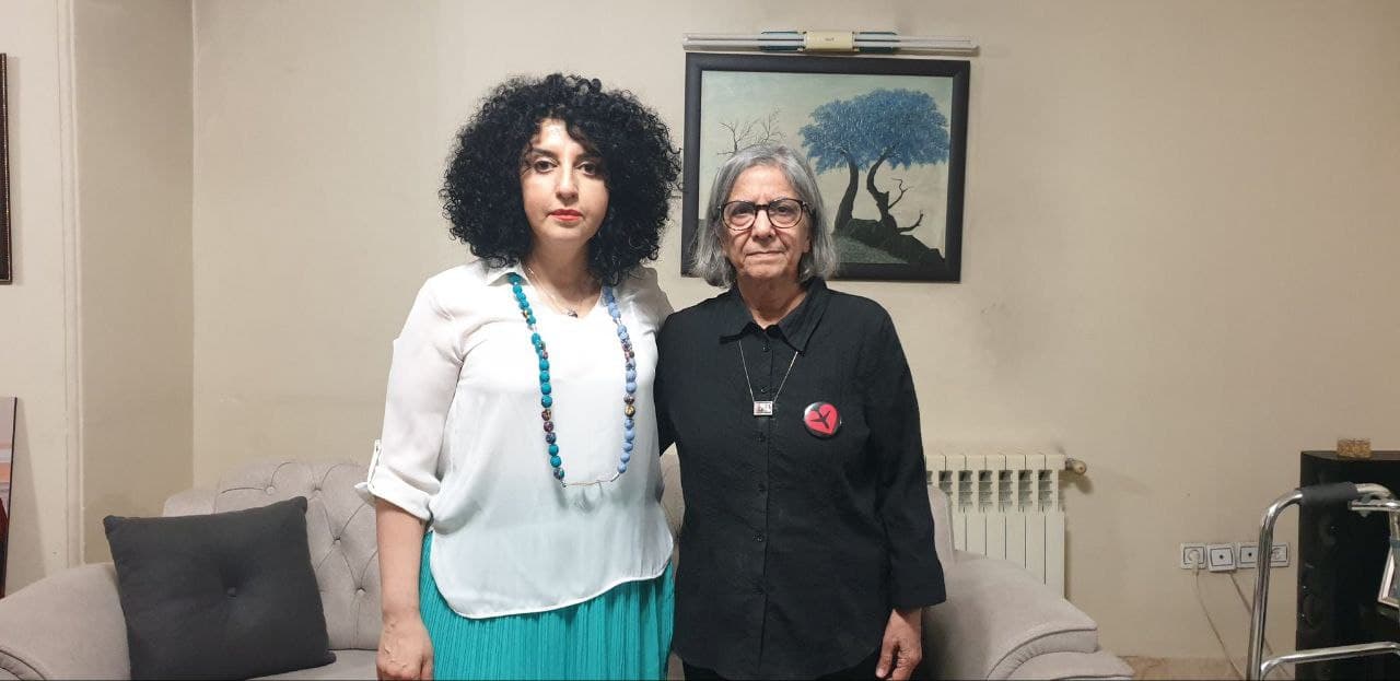 Manzar Zarrabi visiting Narges Mohammadi