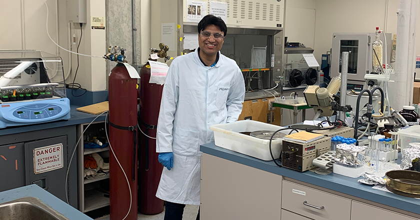 Mehran Abtahi in the lab