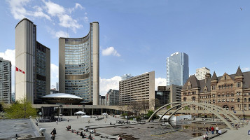 Toronto-Nathan-Phillips-Square