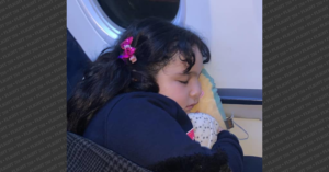 Asal ovaysi, sleeping in airplane